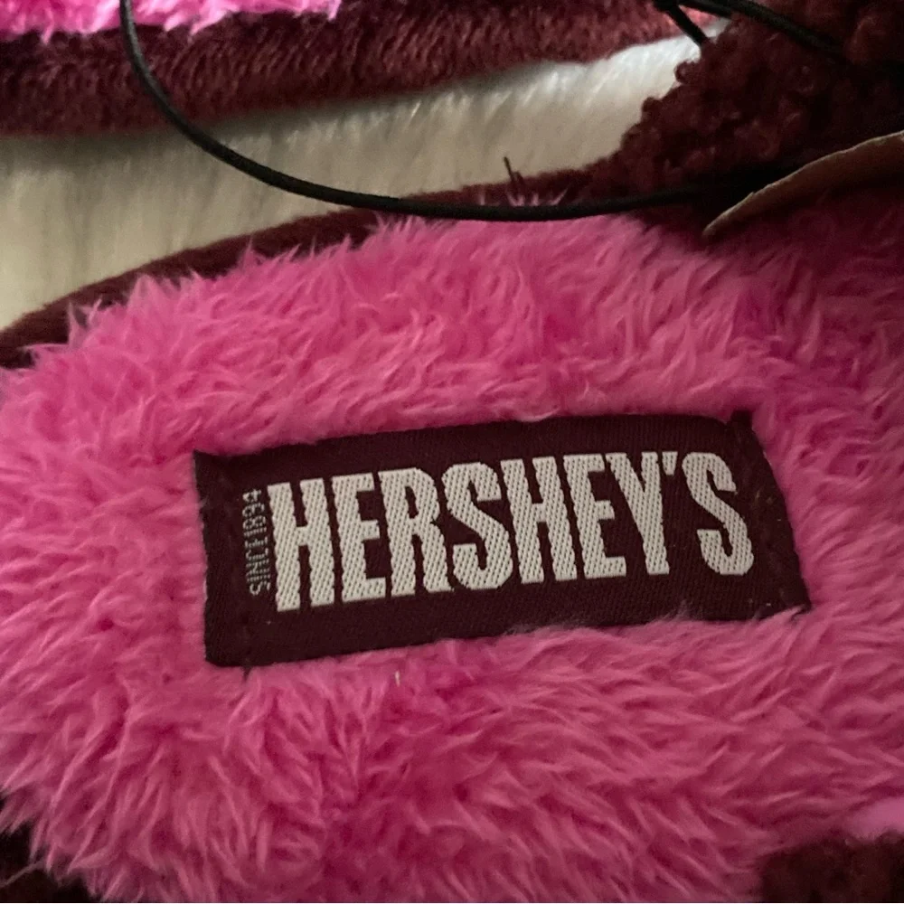 Hershey's Fuzzy Slippers with Heart Design Girls Size 2-3 Slip‎ On Faux Fur New